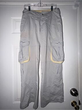 Nike Dri-Fit Women’s Light Gray Cargo Pants with Yellow Accents. Sz 4-6.